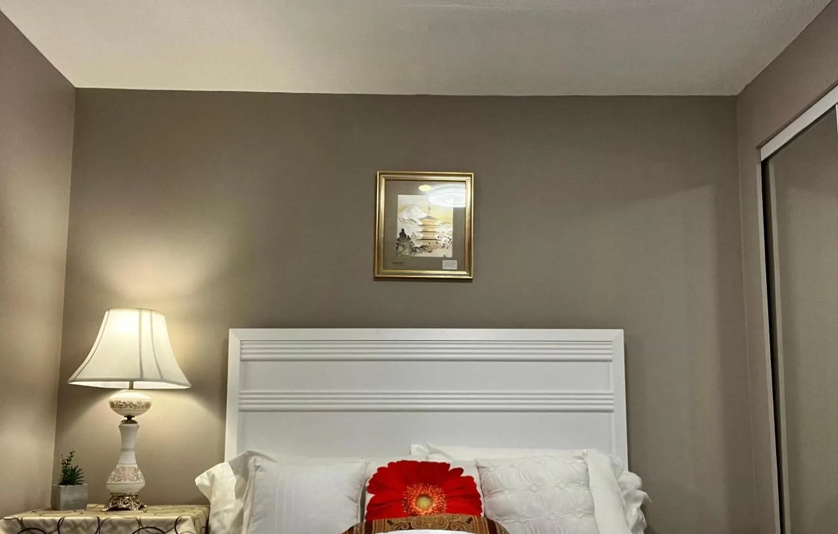 West Edmonton Perle Palace Homestay