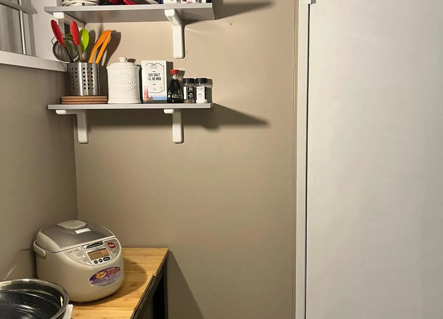 West Edmonton Perle Palace Homestay